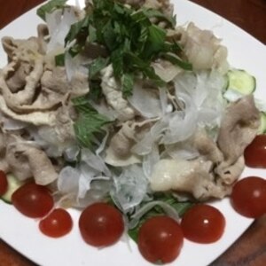 野菜もお肉も美味しく♪山盛り冷しゃぶサラダ